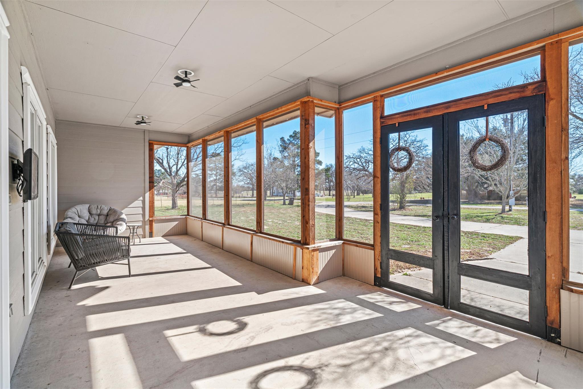 1158 W County Road 415, Lexington, TX 78947