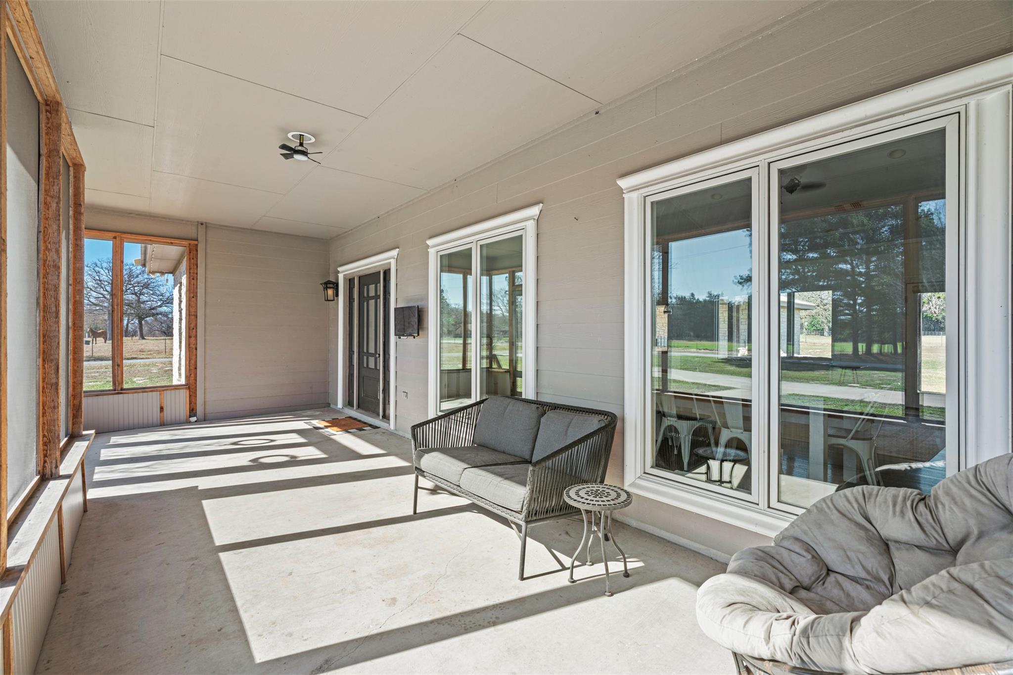 1158 W County Road 415, Lexington, TX 78947