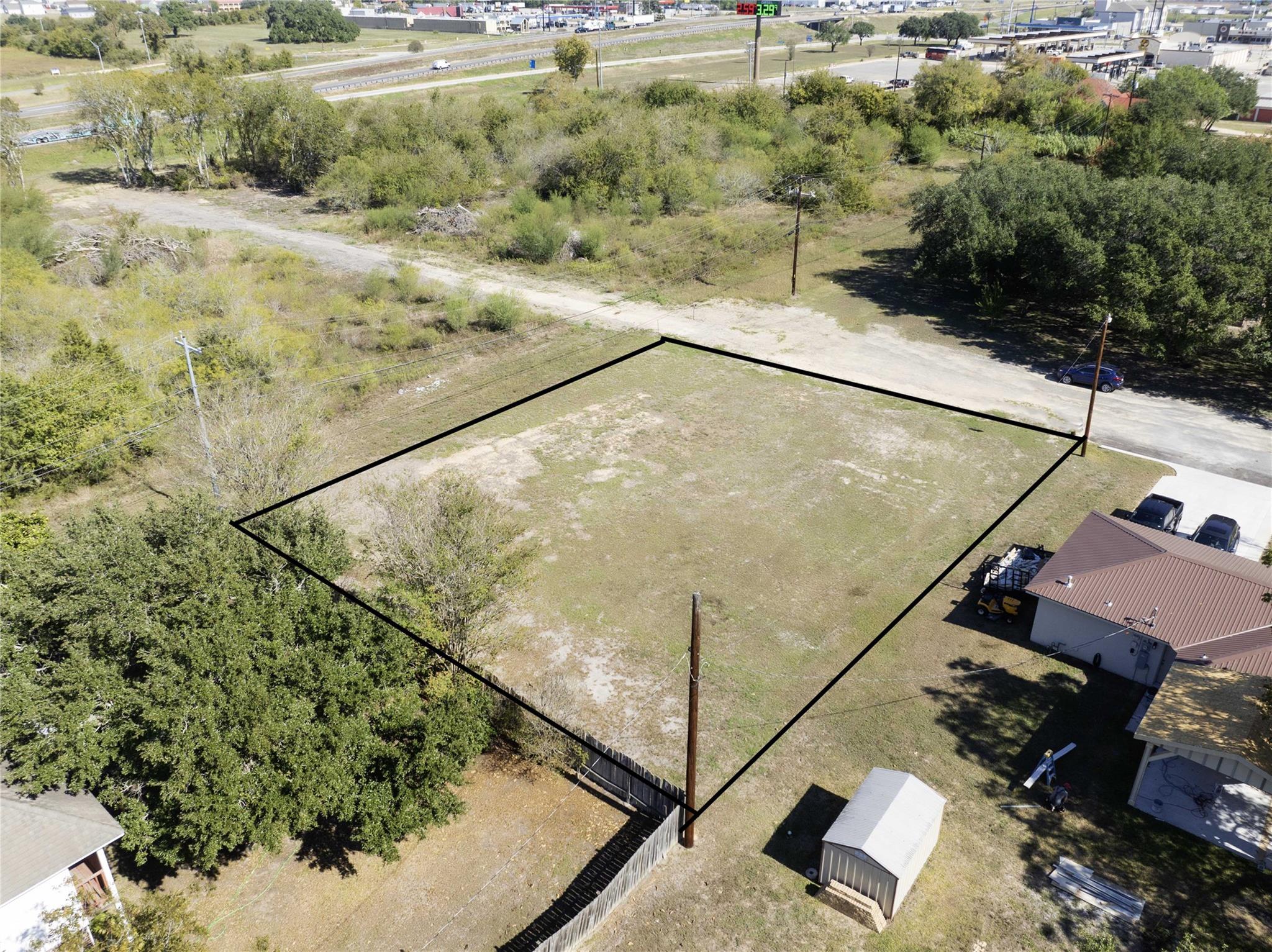 305 & 307 N Upton Ave, Schulenburg, TX 78956