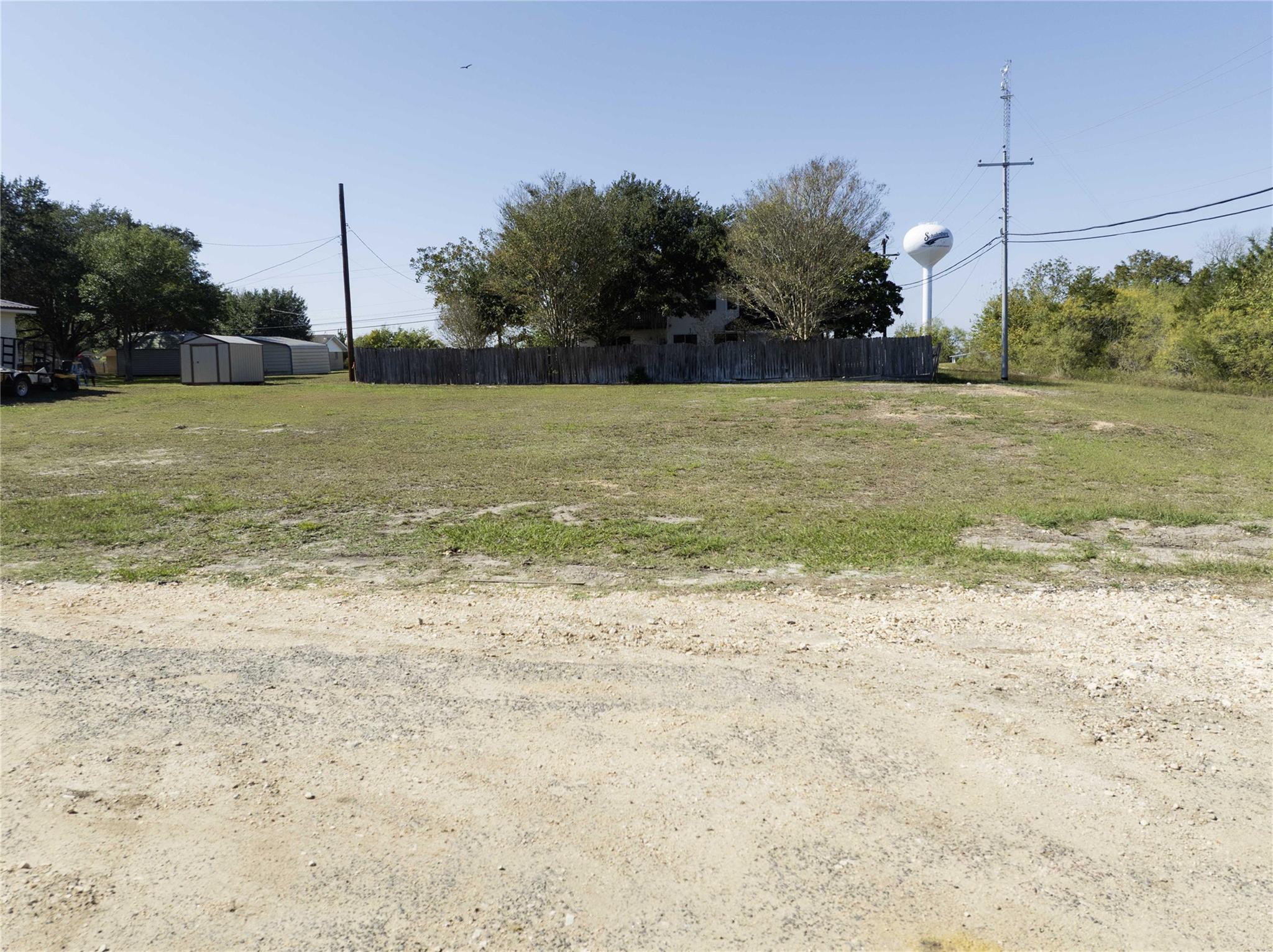 305 & 307 N Upton Ave, Schulenburg, TX 78956