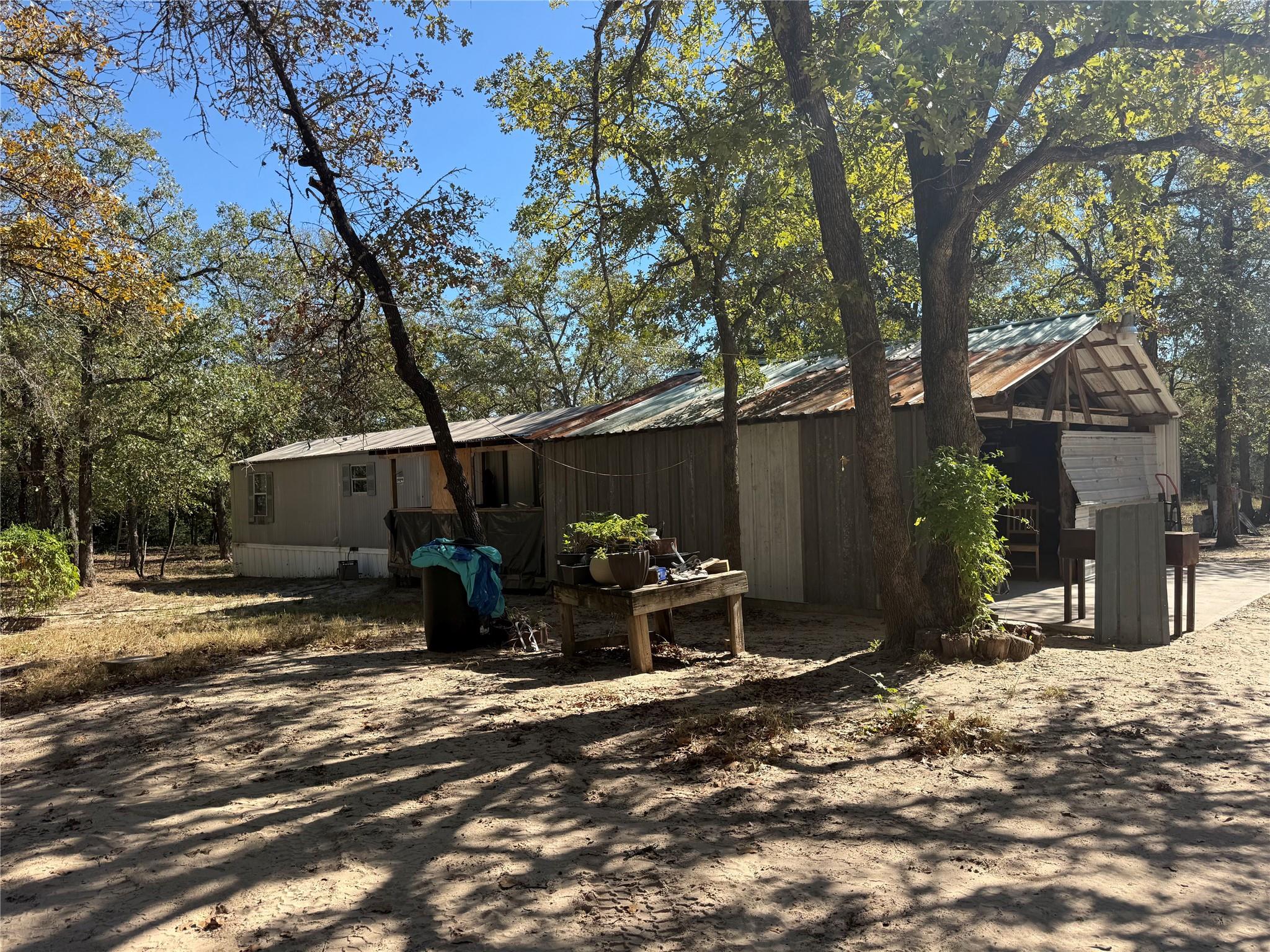 680 Hidden Oaks Dr, Elgin, TX 78621