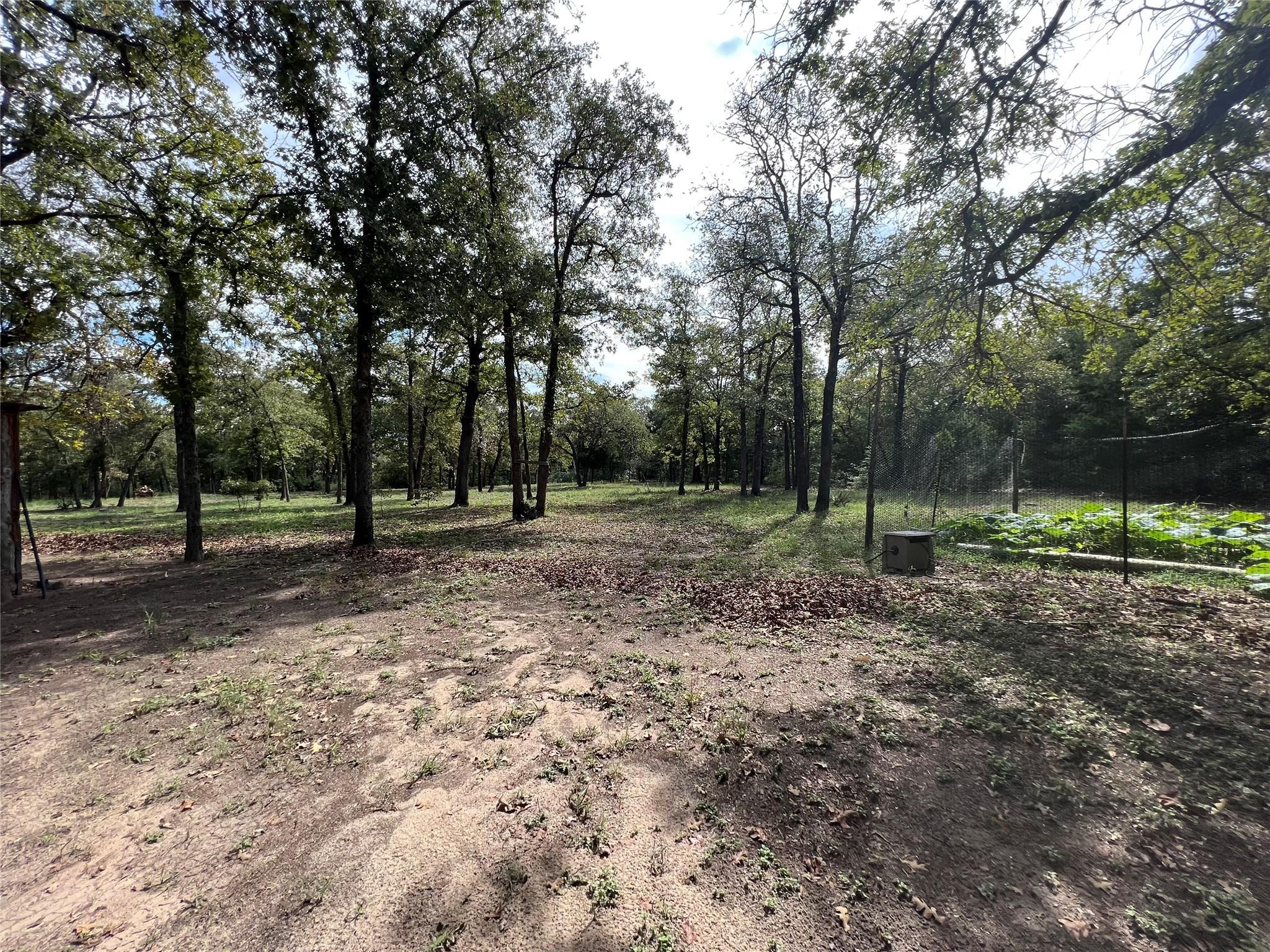 680 Hidden Oaks Dr, Elgin, TX 78621