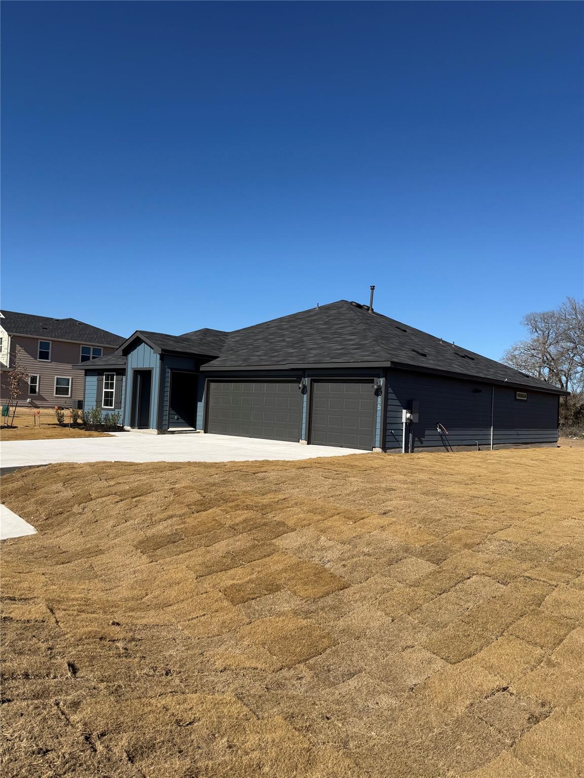 215 Great Northern Dr, Cedar Creek, TX 78612