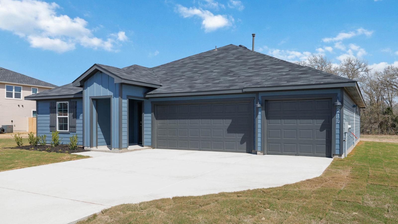 215 Great Northern Dr, Cedar Creek, TX 78612