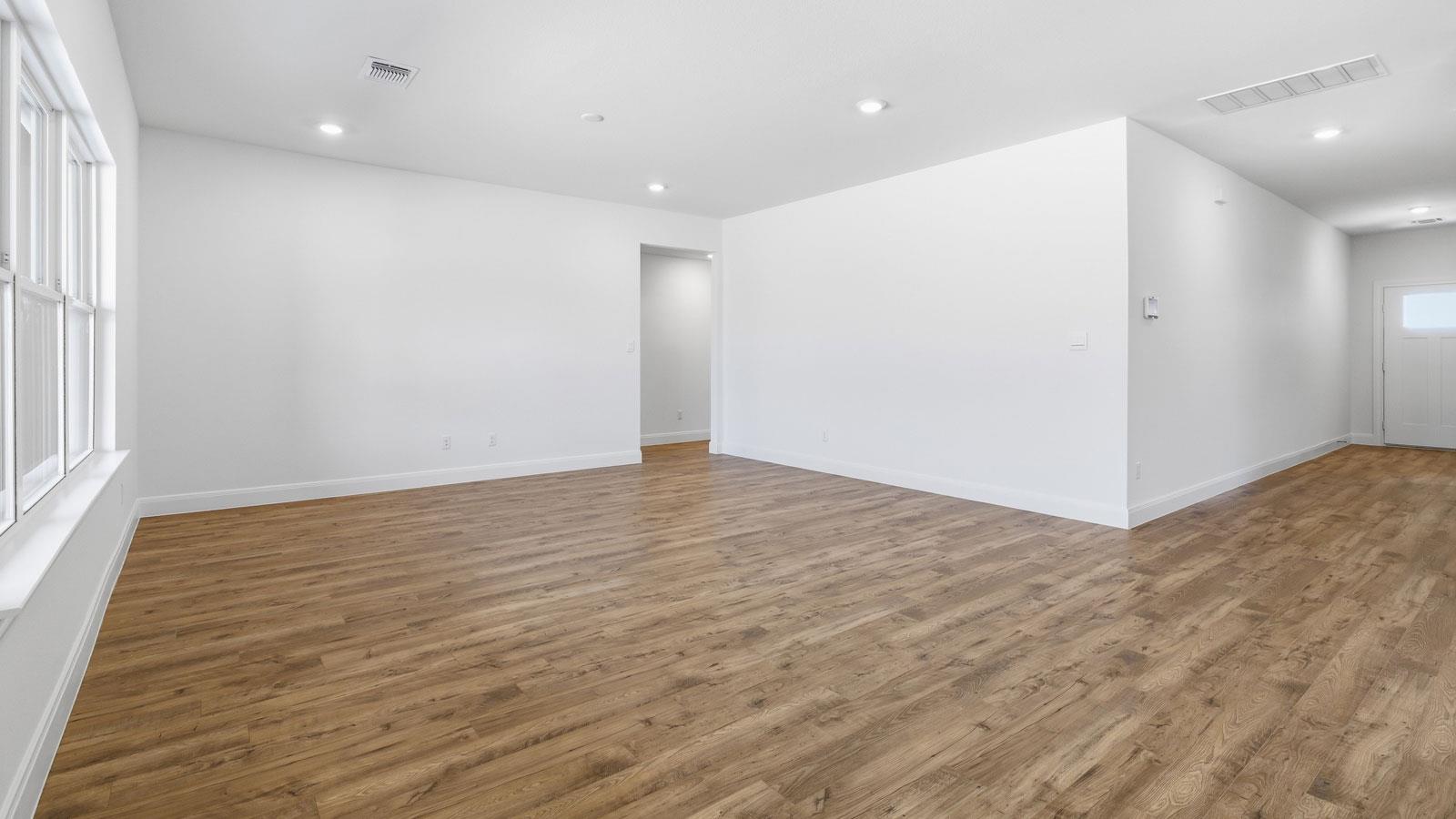 215 Great Northern Dr, Cedar Creek, TX 78612