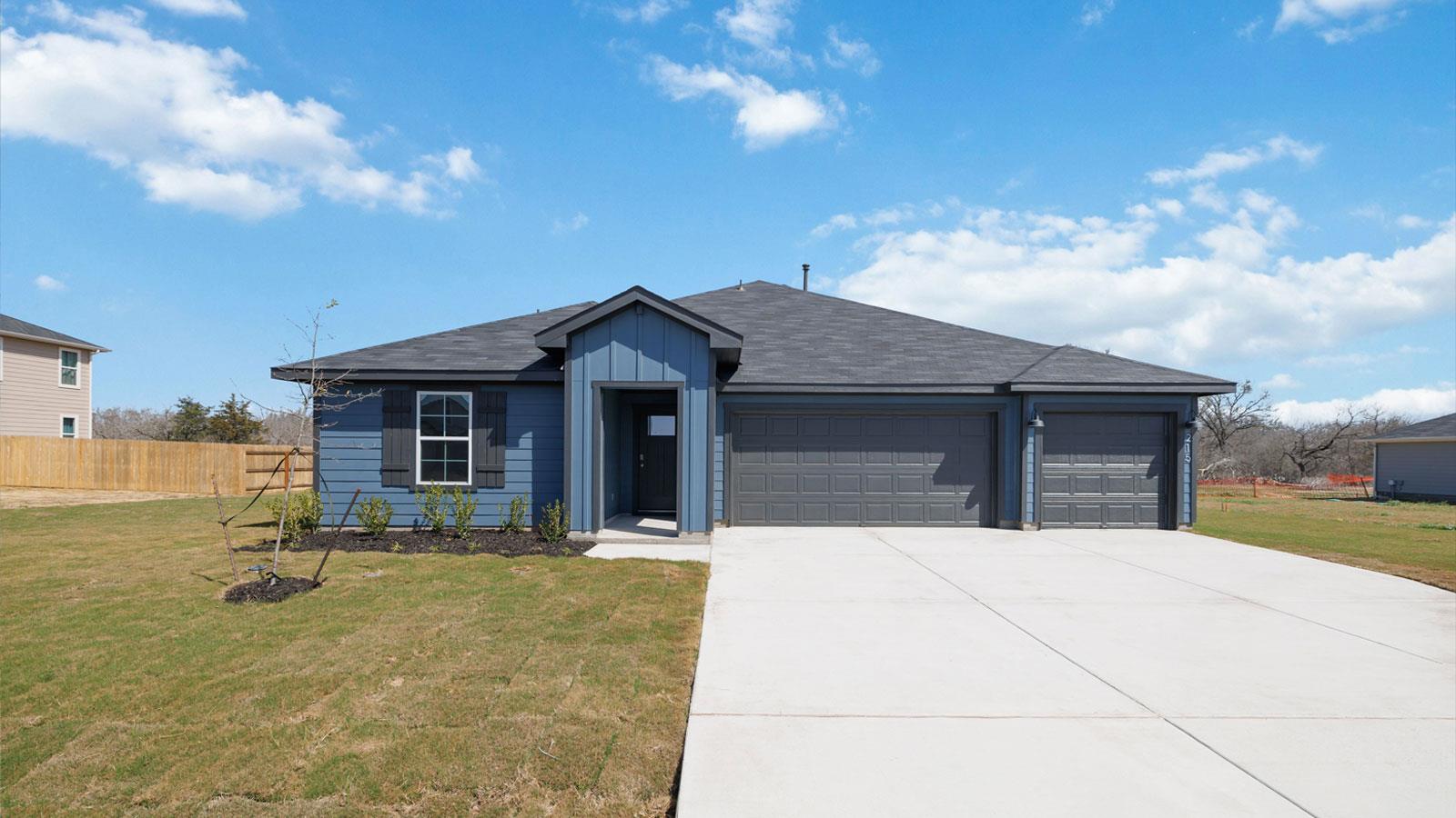 215 Great Northern Dr, Cedar Creek, TX 78612