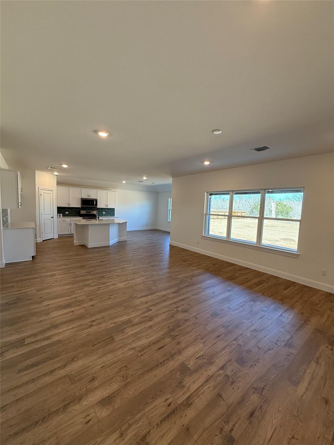 215 Great Northern Dr, Cedar Creek, TX 78612