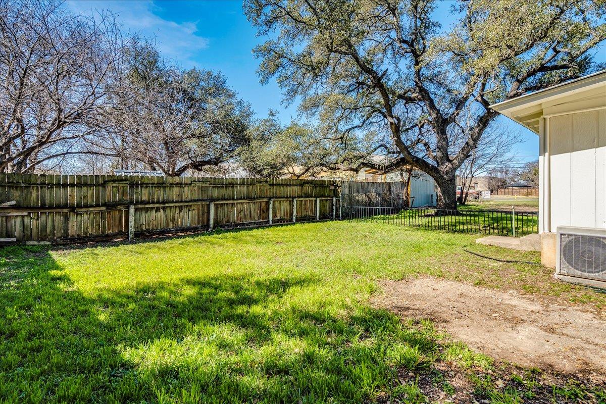 116 E Moeller St, Bertram, TX 78605