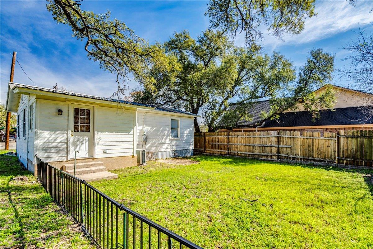 116 E Moeller St, Bertram, TX 78605