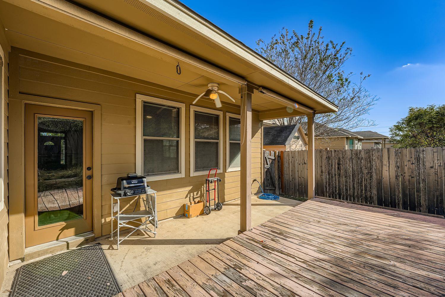 2097 Livonia Dr, Buda, TX 78610