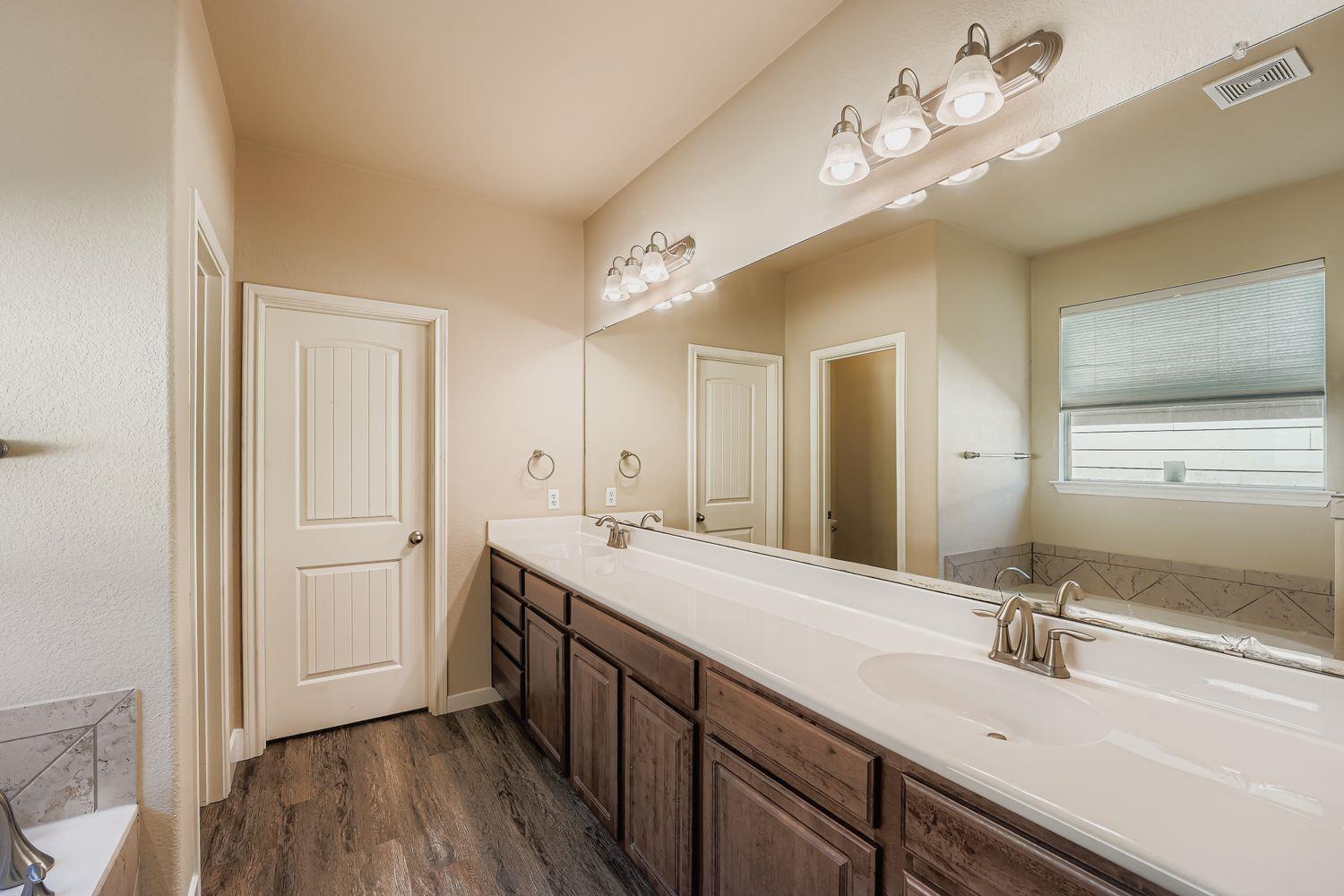 2097 Livonia Dr, Buda, TX 78610