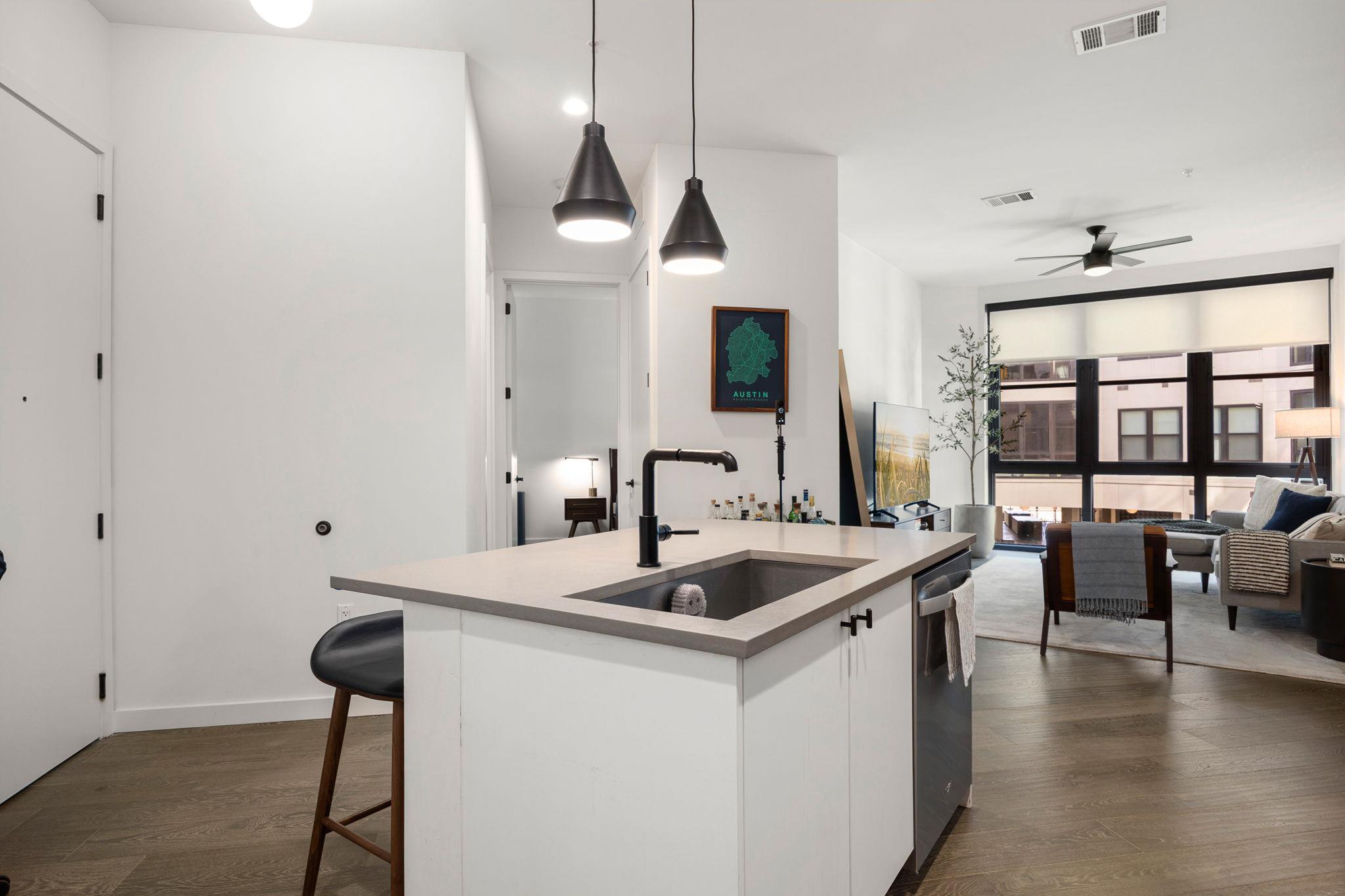 800 Embassy Dr # 204, Austin, TX 78702