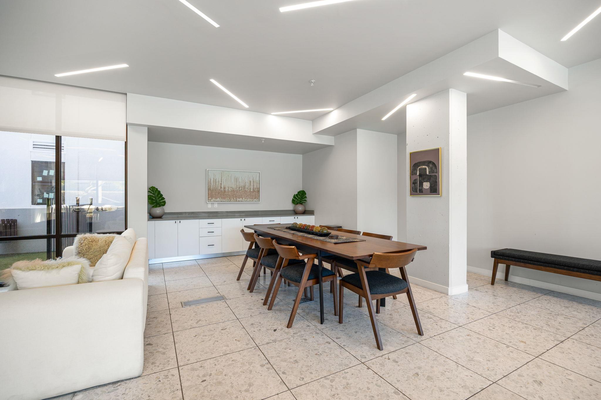 800 Embassy Dr # 204, Austin, TX 78702