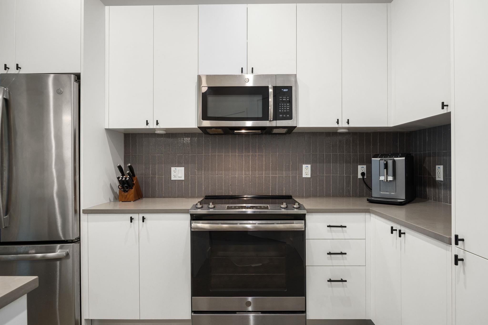 800 Embassy Dr # 204, Austin, TX 78702