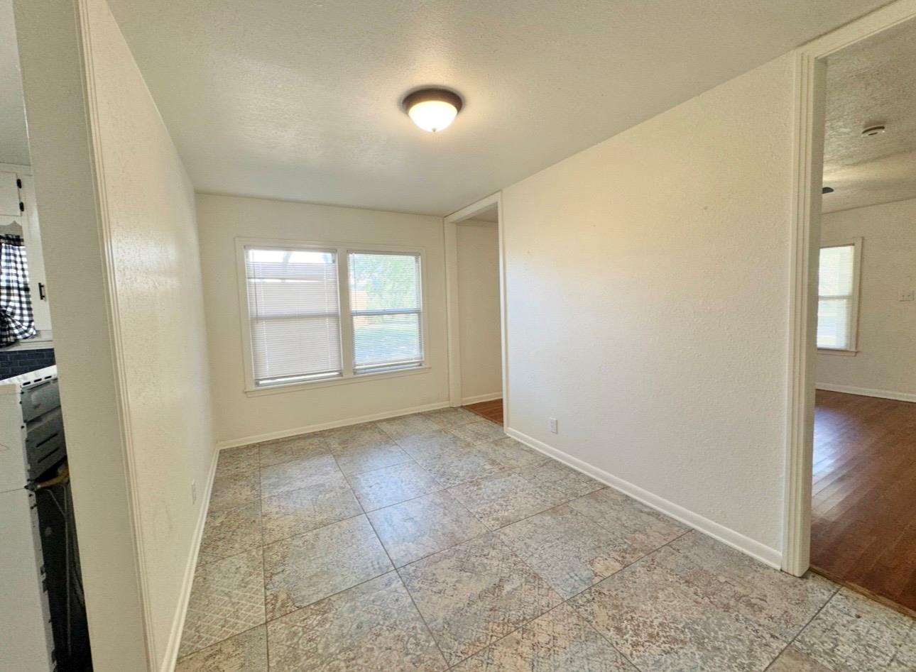 110 E 8th St, Elgin, TX 78621