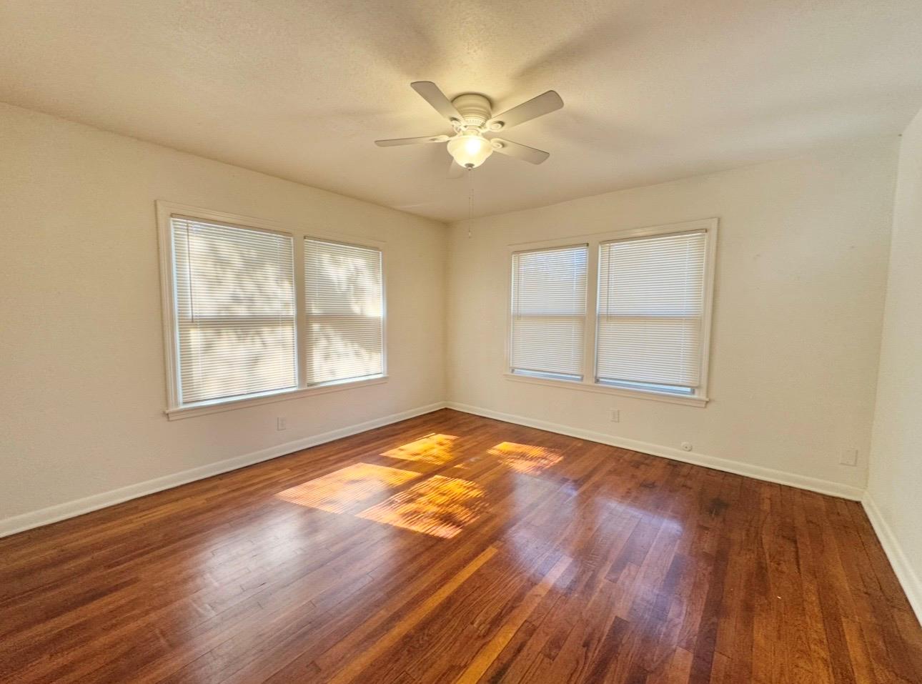 110 E 8th St, Elgin, TX 78621