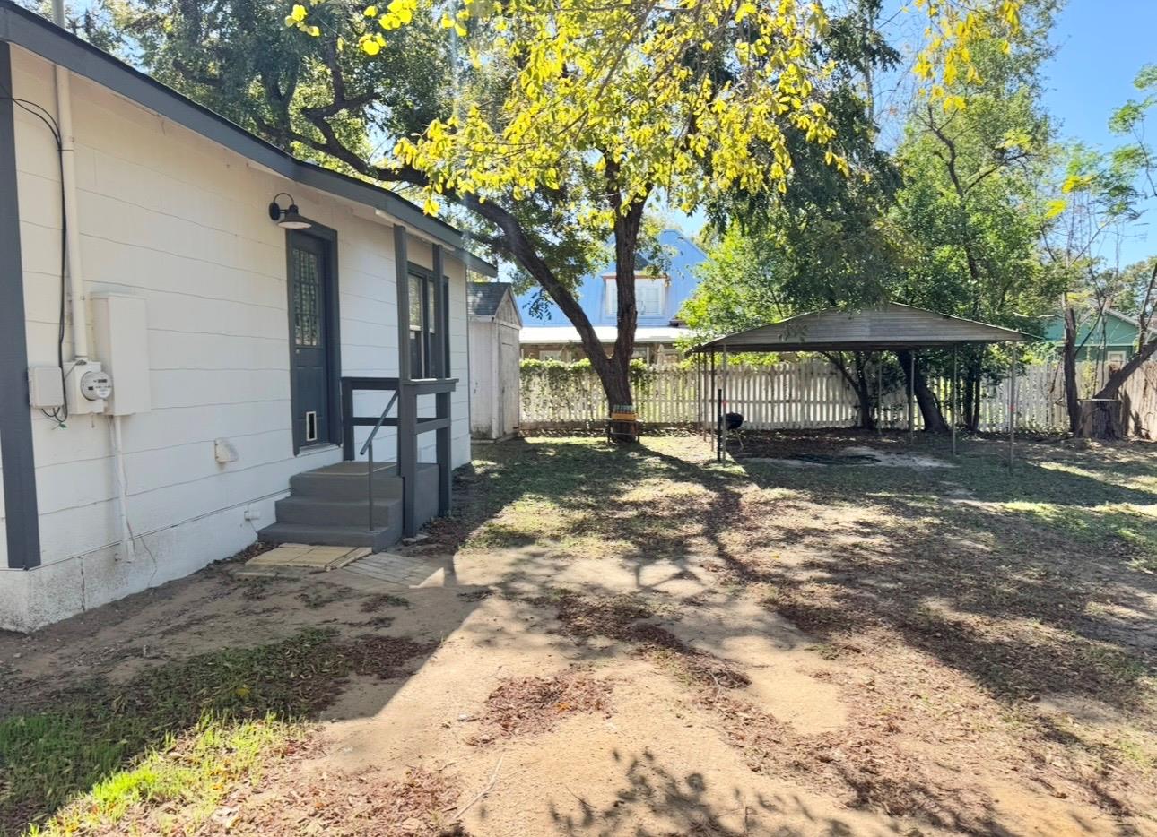 110 E 8th St, Elgin, TX 78621