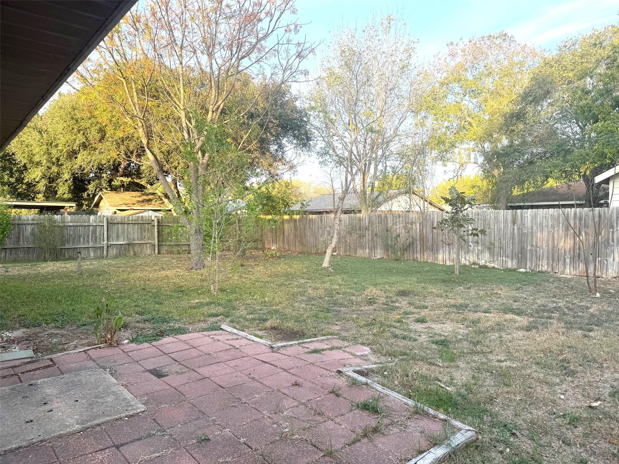 1307 Center St, Lockhart, TX 78644