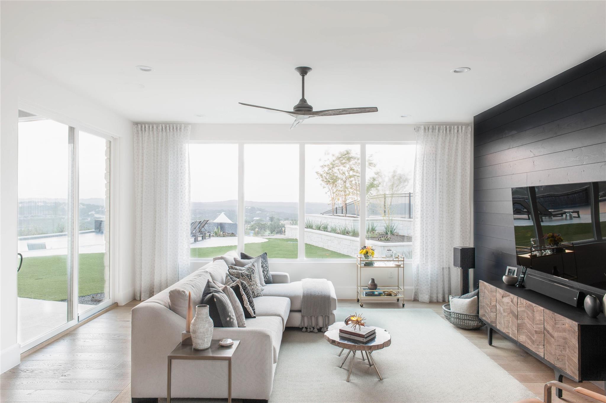 707 Moonlight Bay Dr, Spicewood, TX 78669