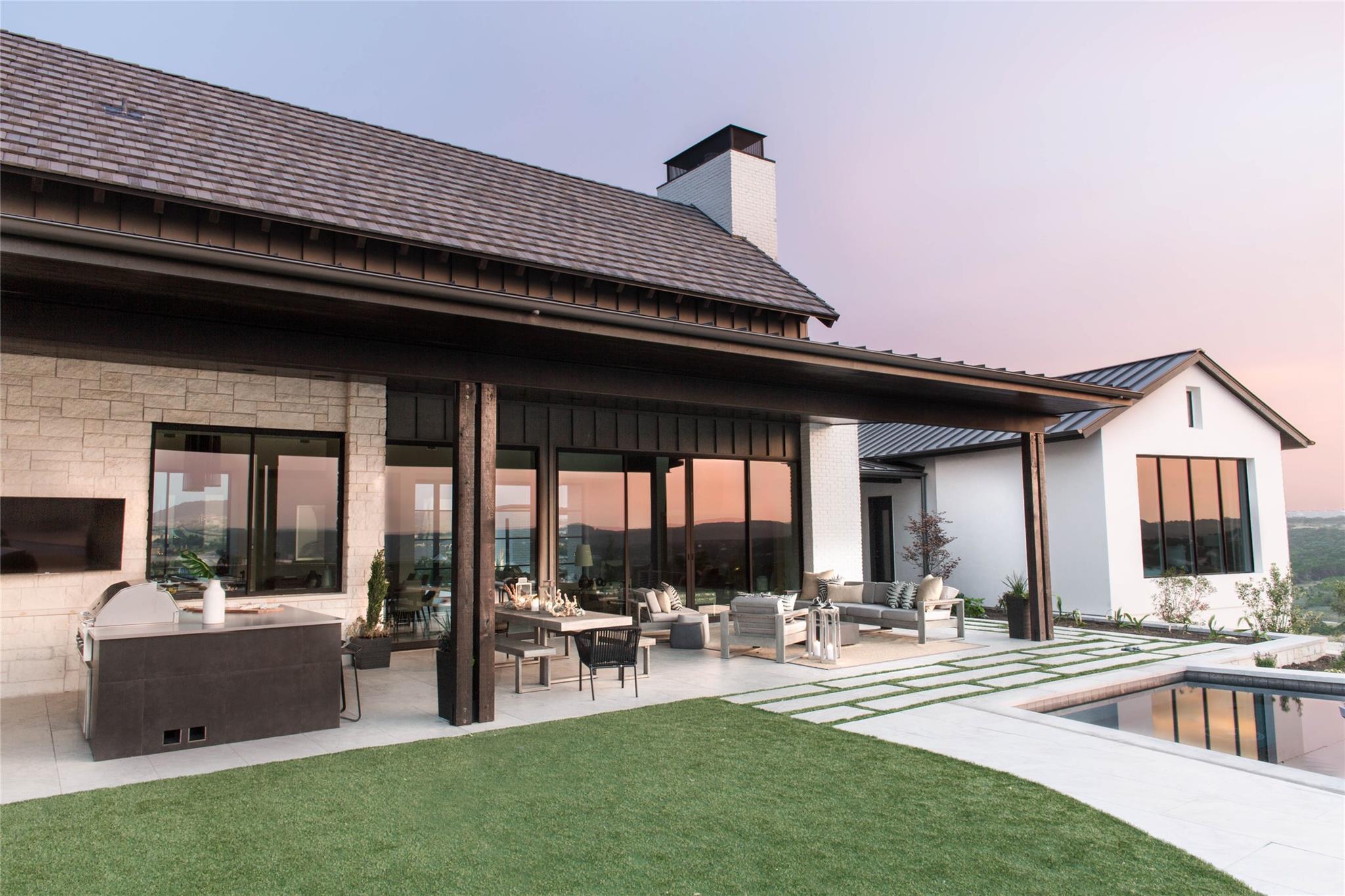 707 Moonlight Bay Dr, Spicewood, TX 78669