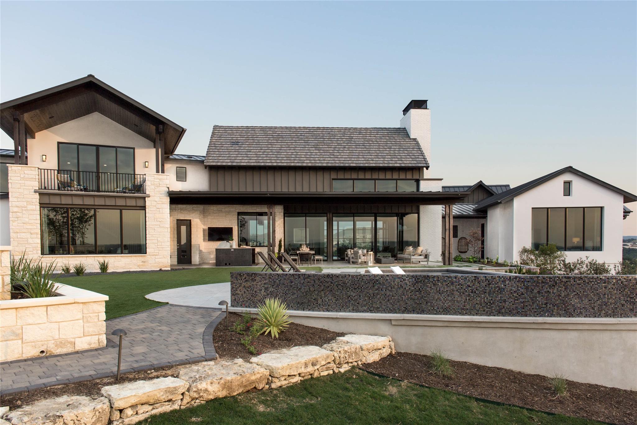 707 Moonlight Bay Dr, Spicewood, TX 78669