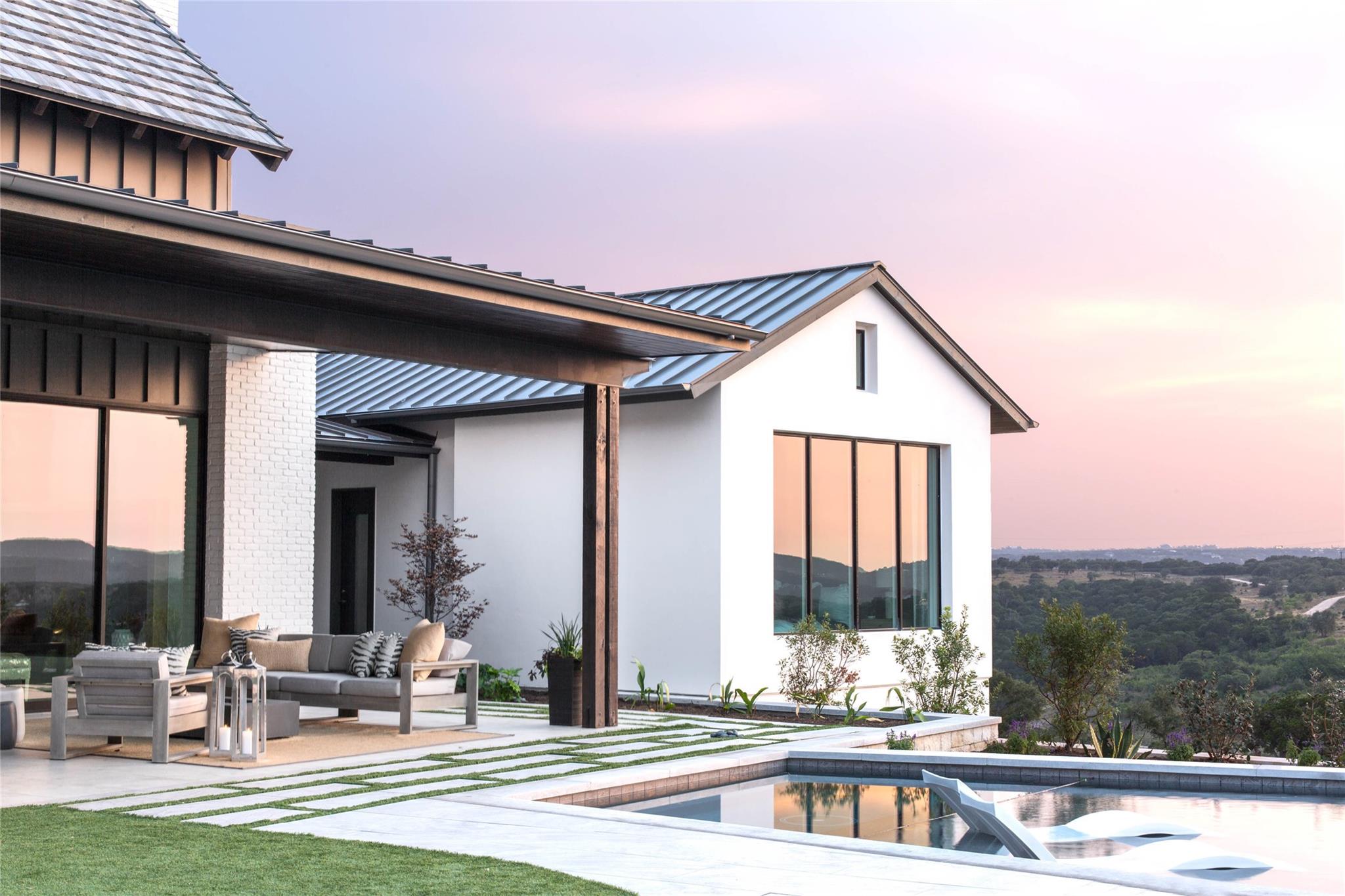 707 Moonlight Bay Dr, Spicewood, TX 78669