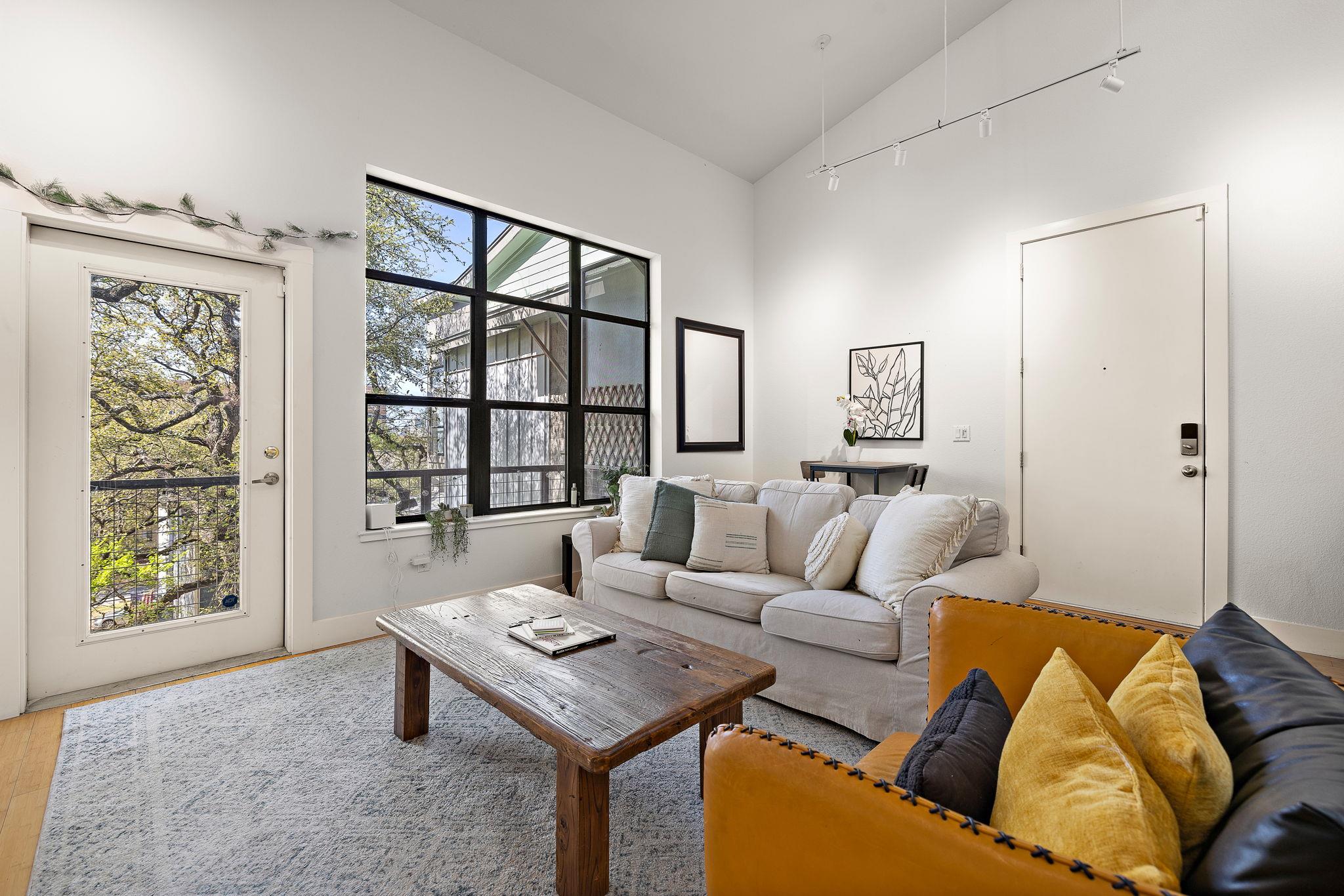 907 Duncan Ln # 302, Austin, TX 78705