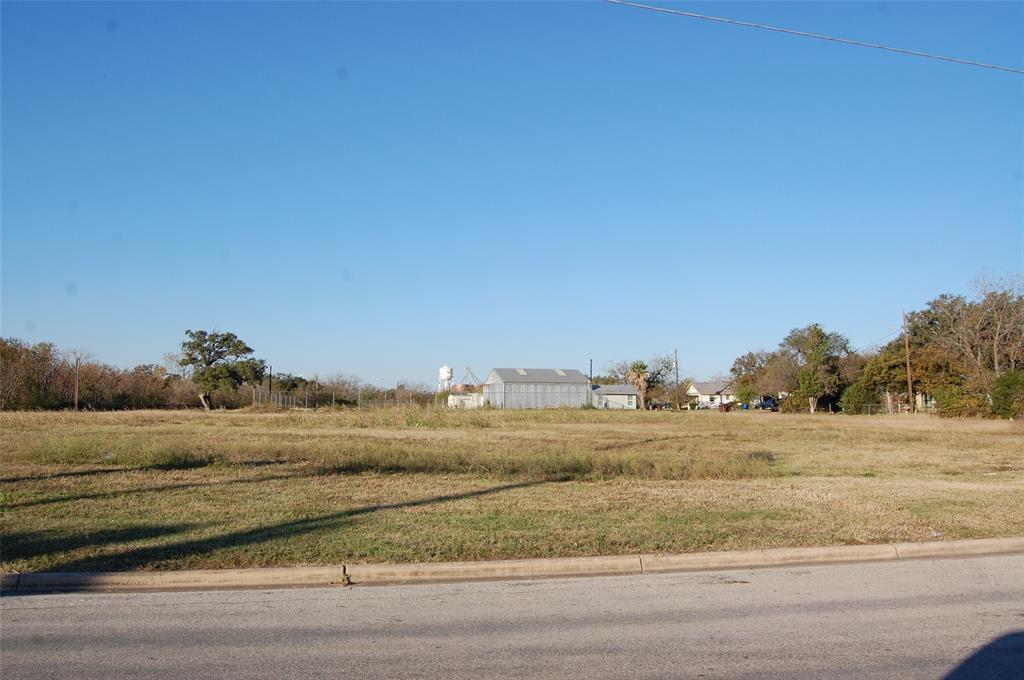 621 N Commerce St, Lockhart, TX 78644