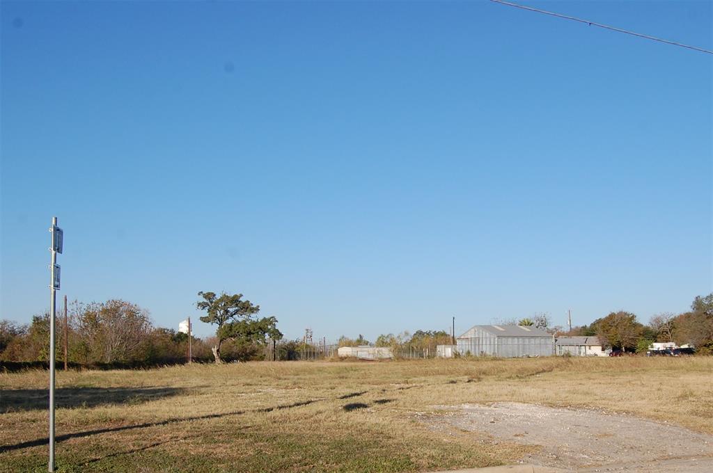 621 N Commerce St, Lockhart, TX 78644