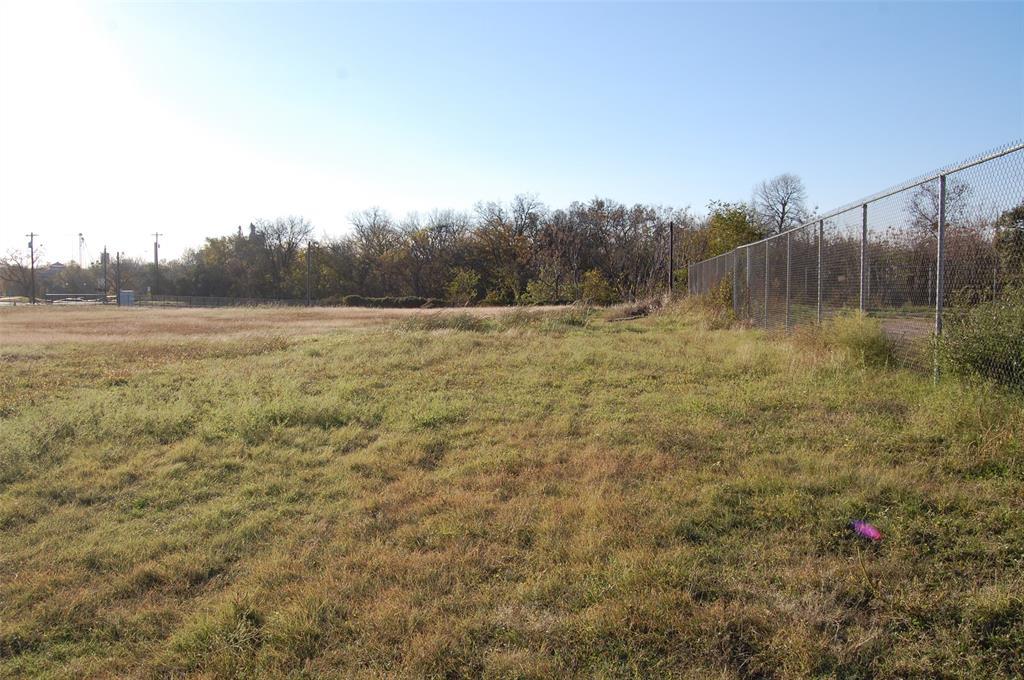 621 N Commerce St, Lockhart, TX 78644