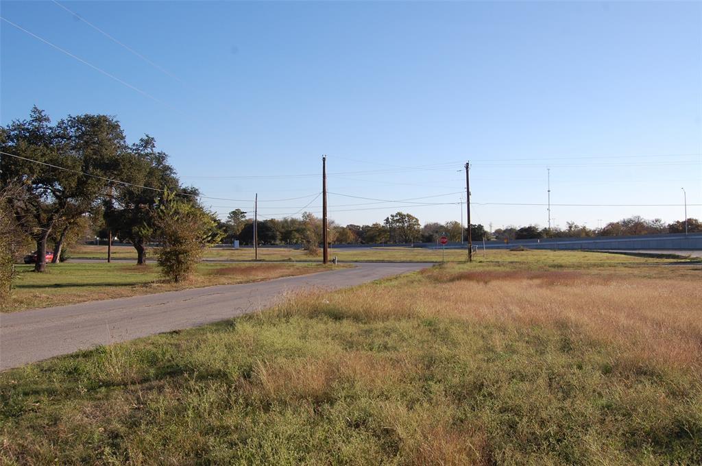 621 N Commerce St, Lockhart, TX 78644