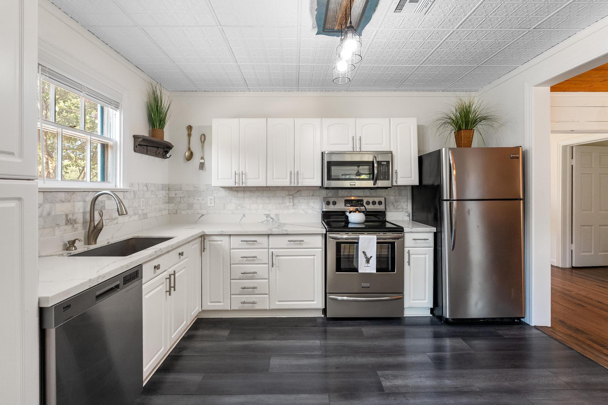 1707 LEXINGTON St, Taylor, TX 76574