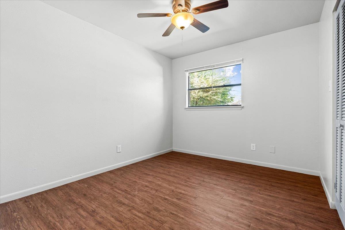 1129 W San Antonio St, Lockhart, TX 78644