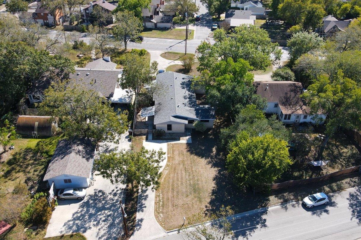 1129 W San Antonio St, Lockhart, TX 78644