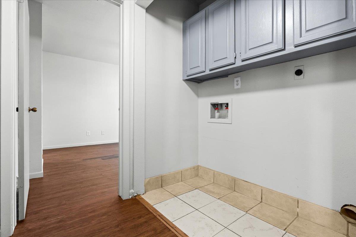 1129 W San Antonio St, Lockhart, TX 78644