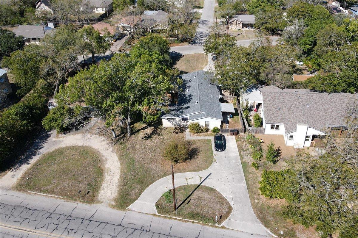 1129 W San Antonio St, Lockhart, TX 78644