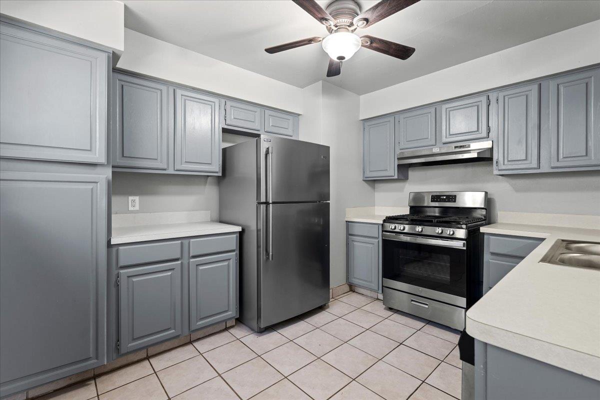 1129 W San Antonio St, Lockhart, TX 78644