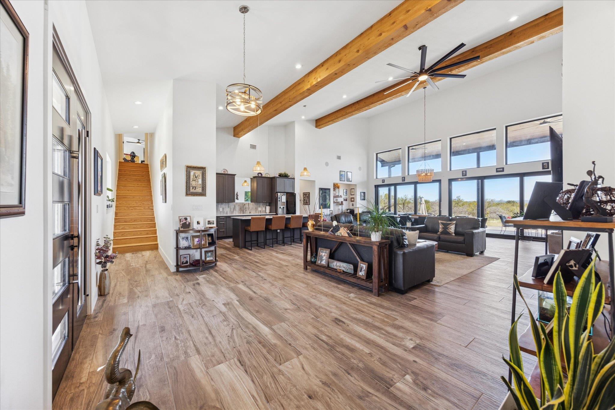 108 Schoolhouse Ln, Spicewood, TX 78669