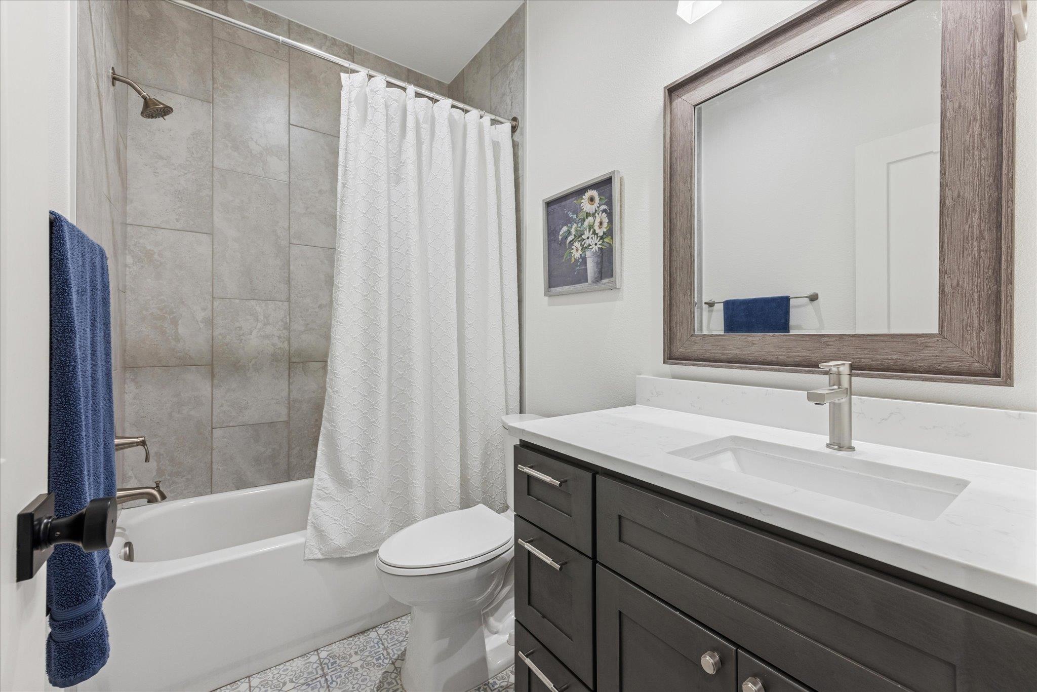 108 Schoolhouse Ln, Spicewood, TX 78669