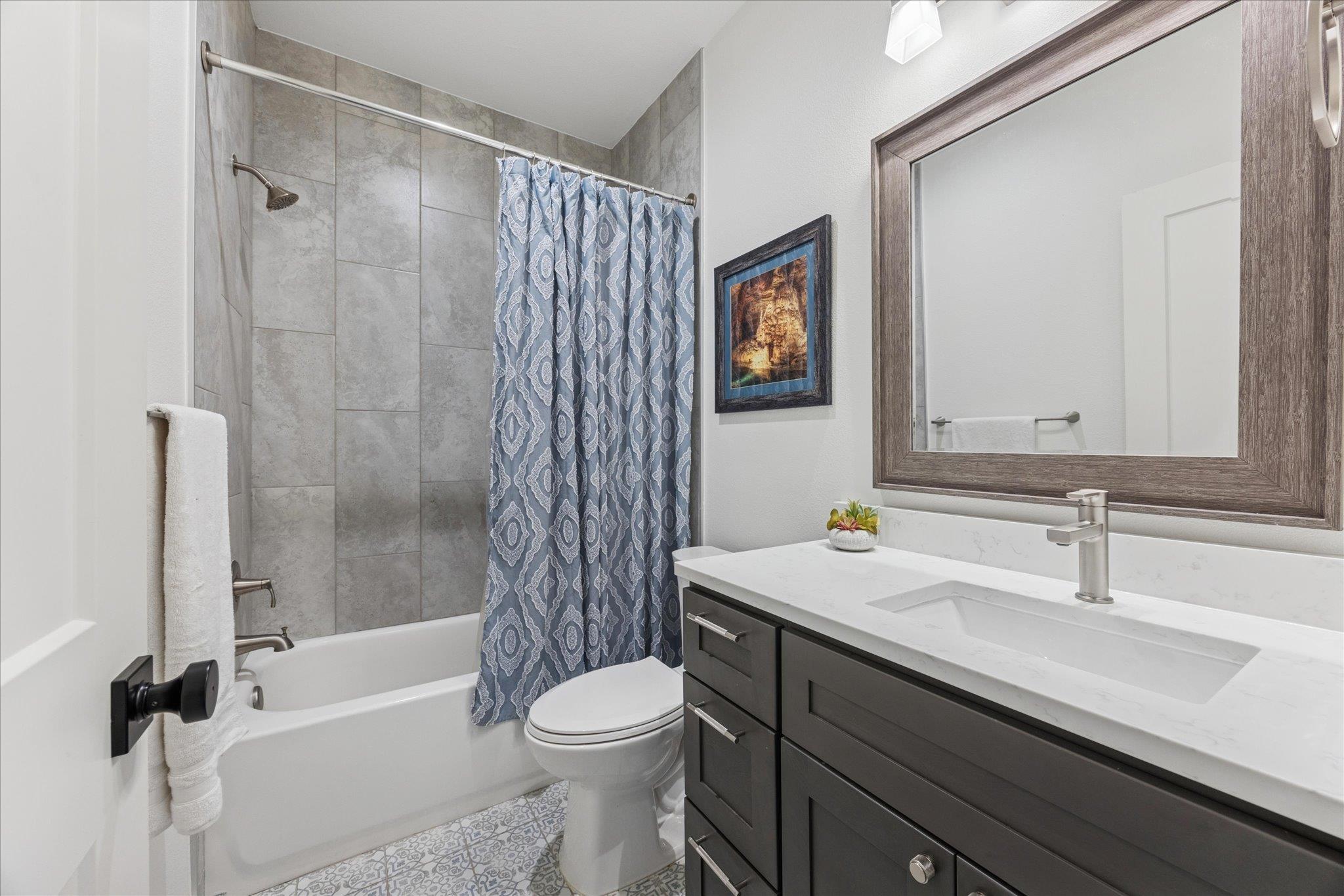 108 Schoolhouse Ln, Spicewood, TX 78669