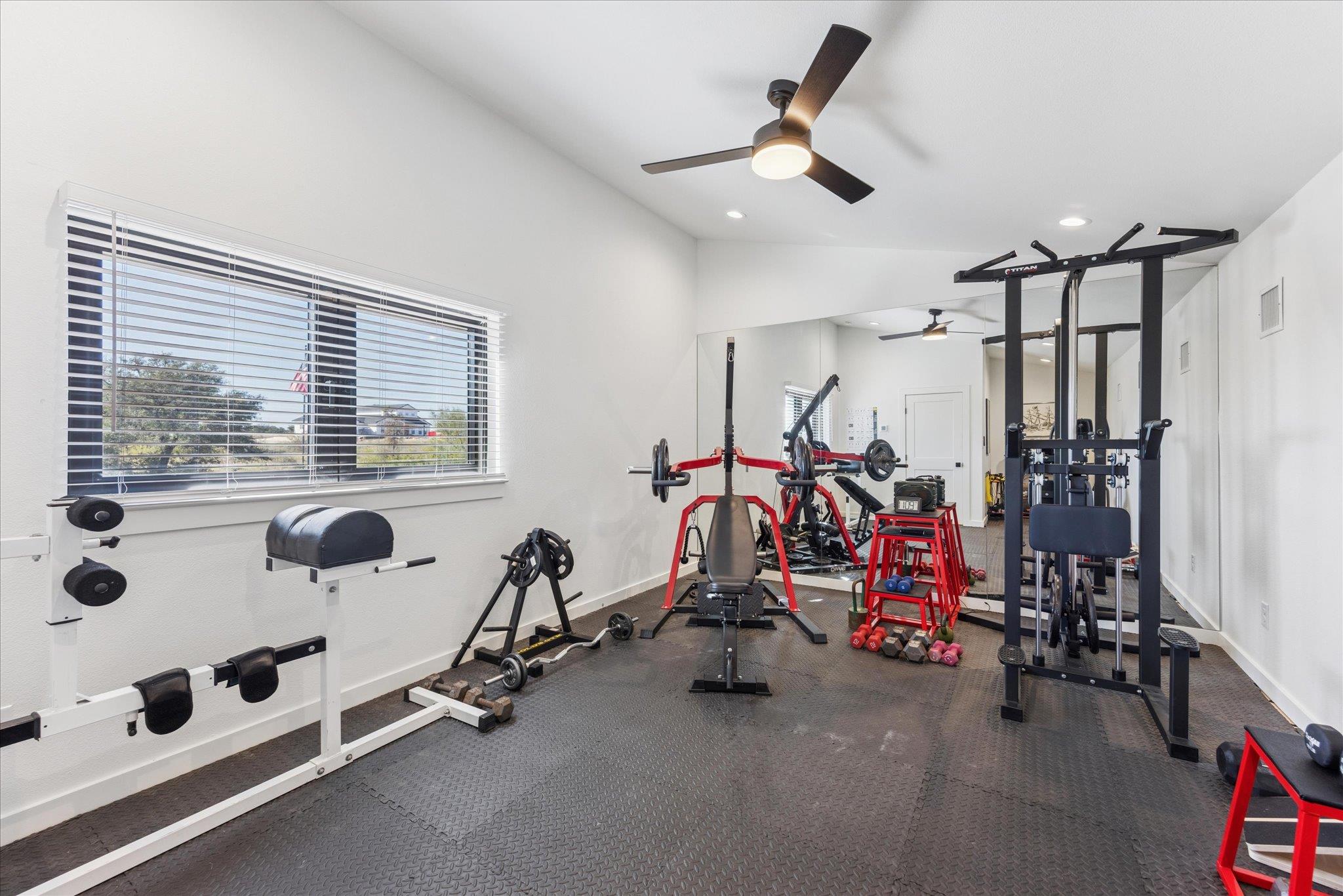 108 Schoolhouse Ln, Spicewood, TX 78669