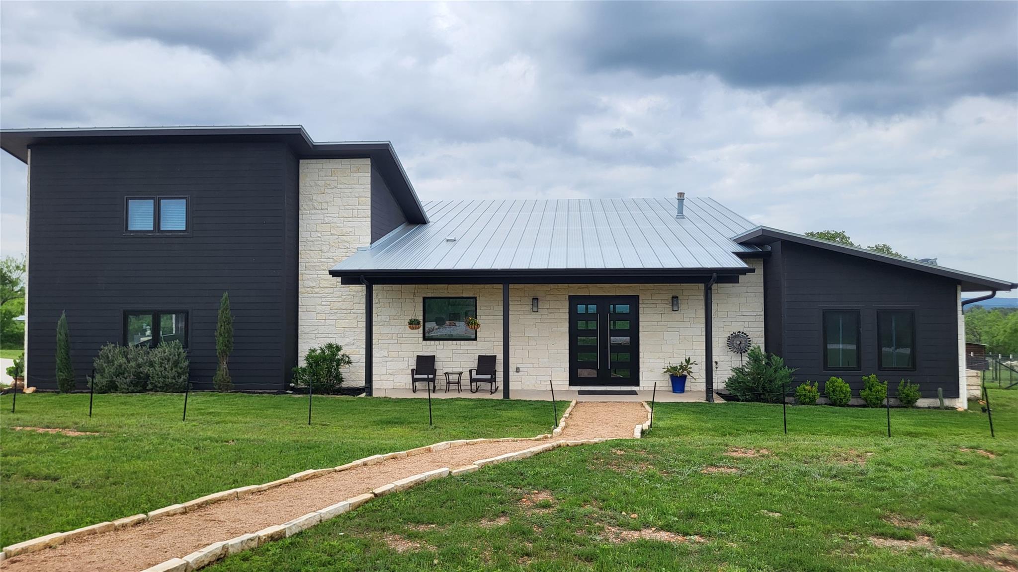 108 Schoolhouse Ln, Spicewood, TX 78669