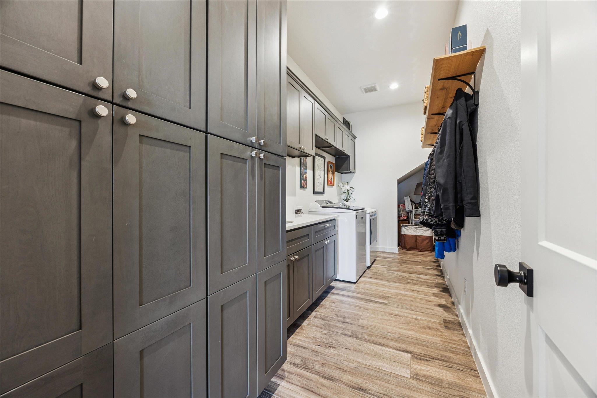 108 Schoolhouse Ln, Spicewood, TX 78669