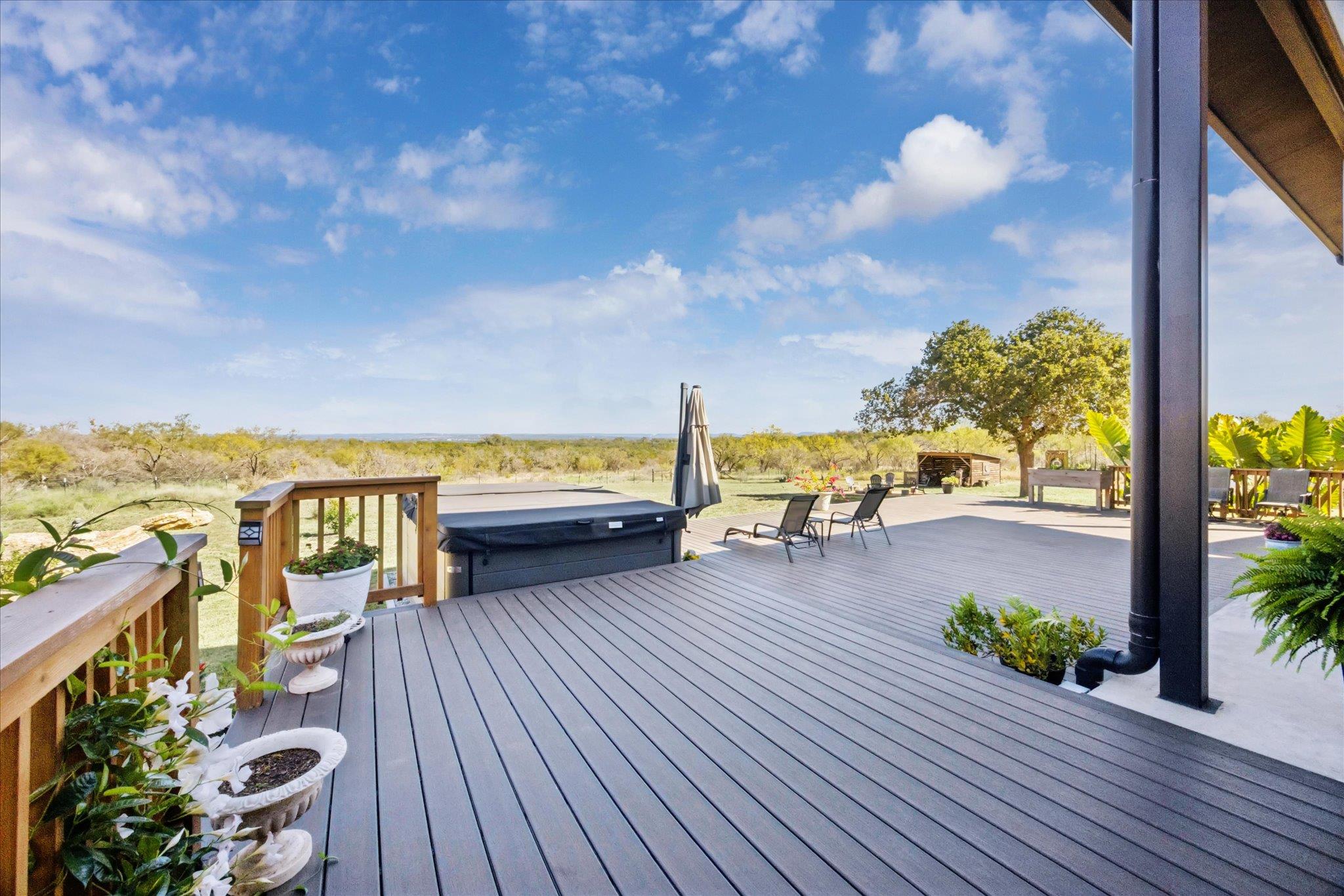 108 Schoolhouse Ln, Spicewood, TX 78669