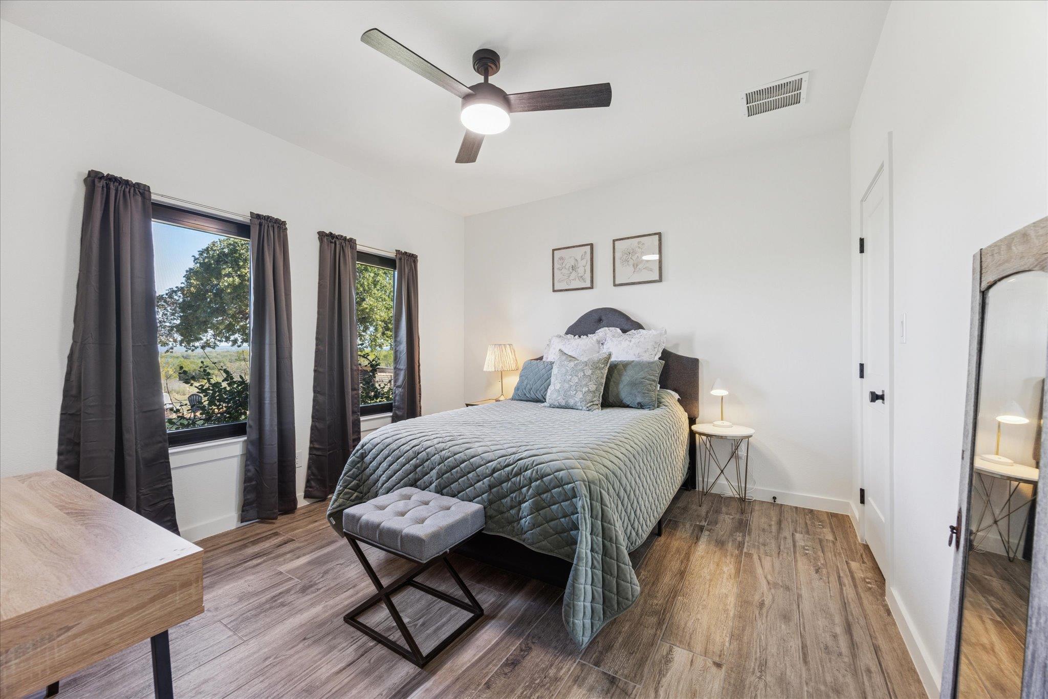 108 Schoolhouse Ln, Spicewood, TX 78669