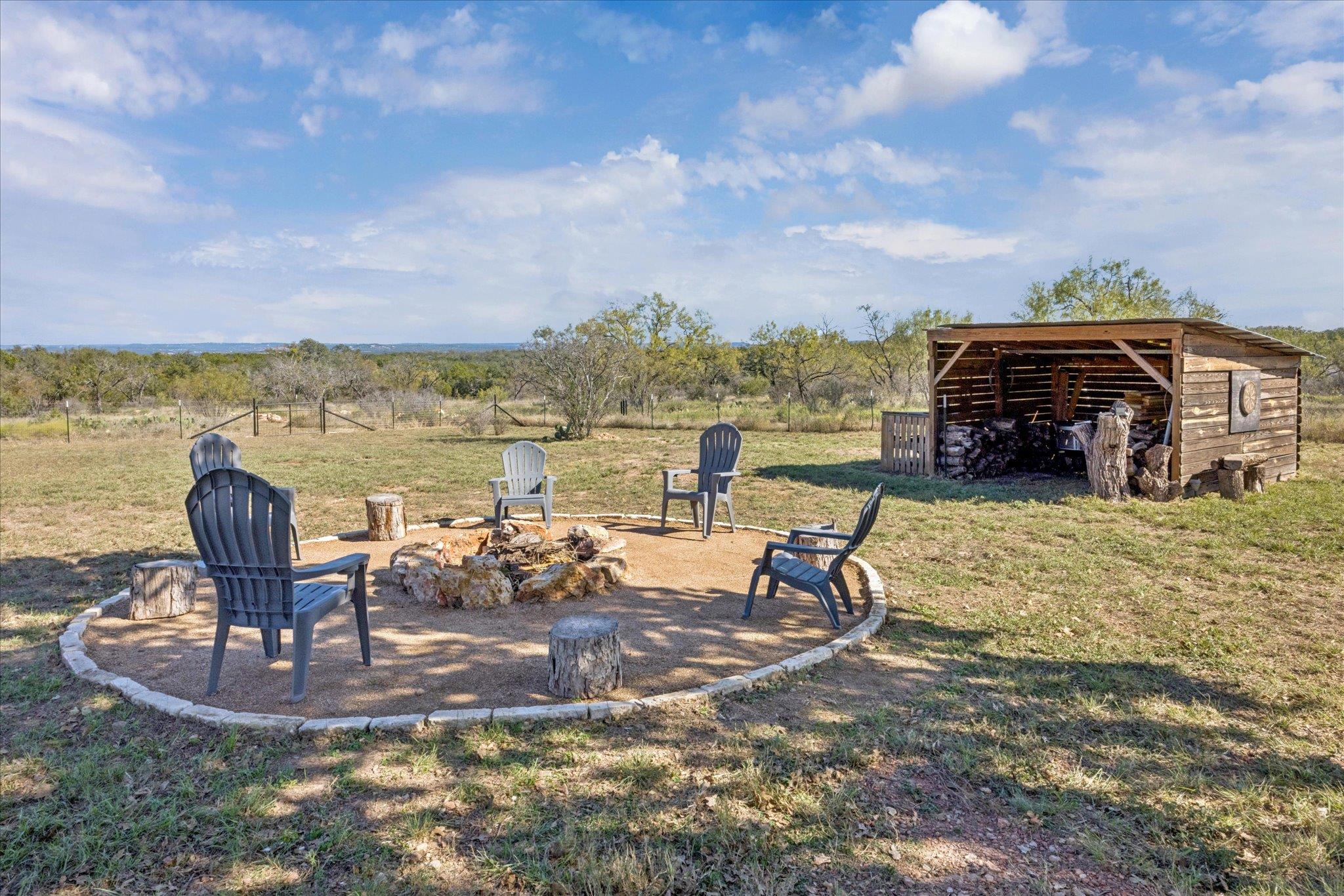 108 Schoolhouse Ln, Spicewood, TX 78669
