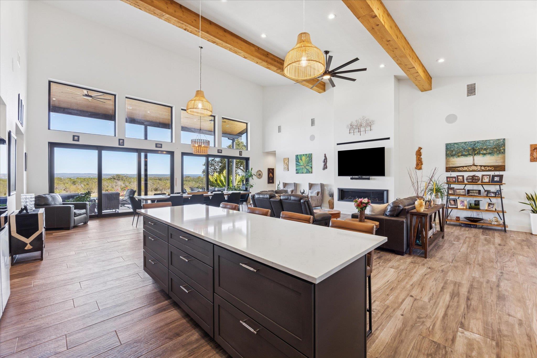 108 Schoolhouse Ln, Spicewood, TX 78669