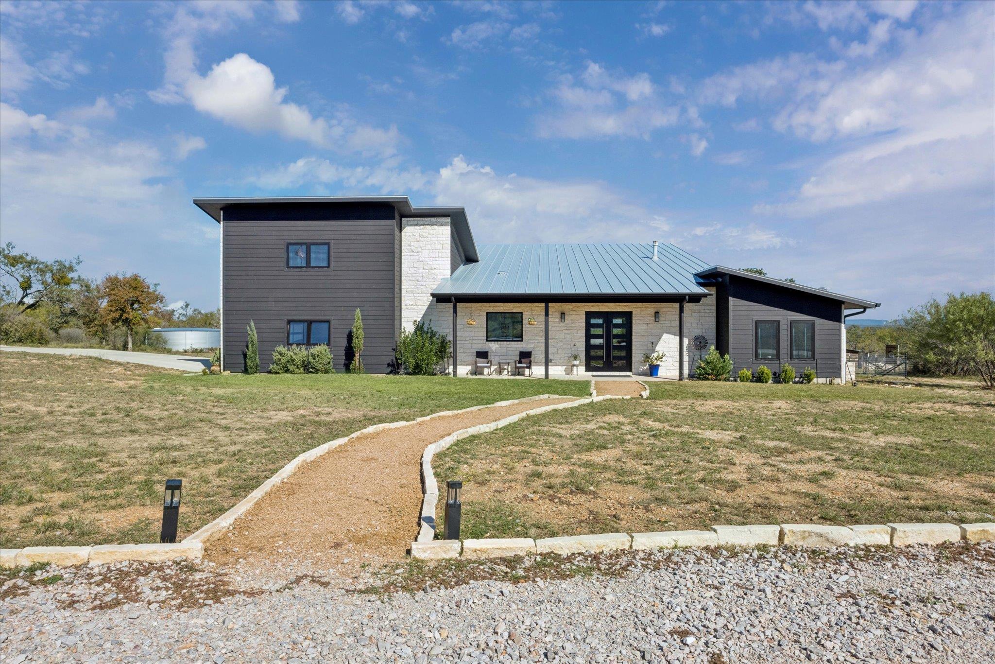 108 Schoolhouse Ln, Spicewood, TX 78669