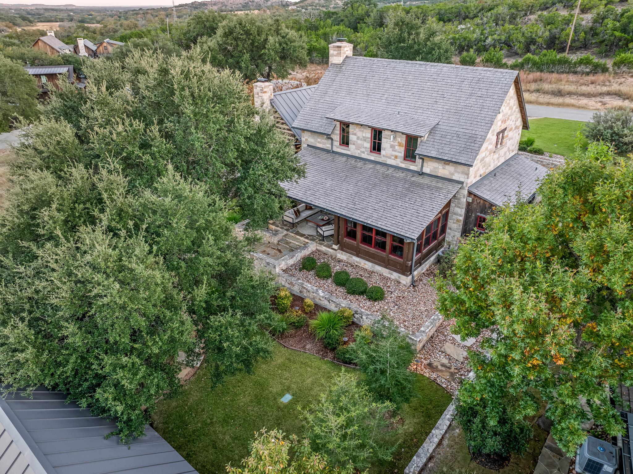 65 Riviera Cv, Fredericksburg, TX 78624