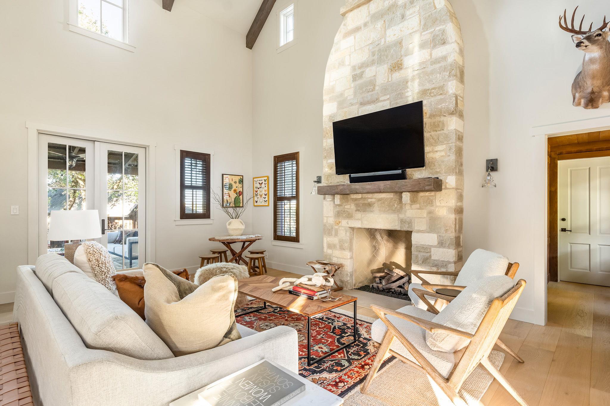 65 Riviera Cv, Fredericksburg, TX 78624